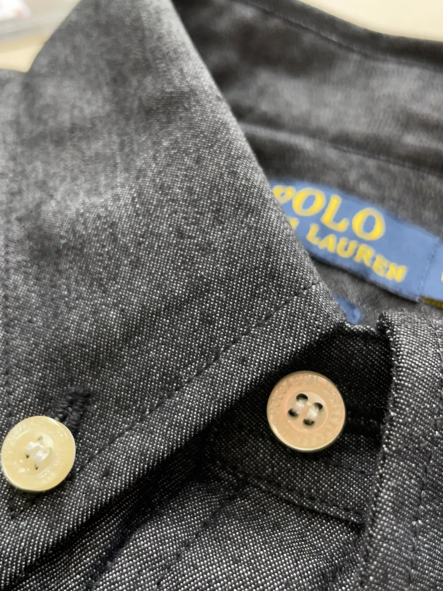 P220 🌸🌸 POLO Ralph Lauren [High Quality] Classic shirt! Classic casual shirt made of pure cotton fabric with unique design, simple, clean and classic version design. It is a versatile style that can be switched at will. The fabric feels soft and delicate, highly moisture-absorbent and breathable. It is close to the skin and comfortable to wear. It can be worn alone or as an inner layer. Its versatile performance is beyond your imagination! The upper body of the ready-to-wear is simple and classic yet elegant! Size:M-XXL
